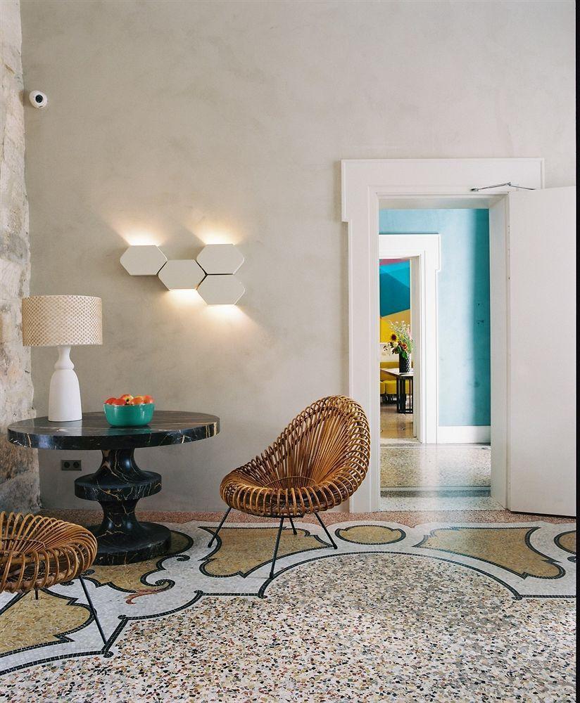 Du Cloitre Hotel 2*